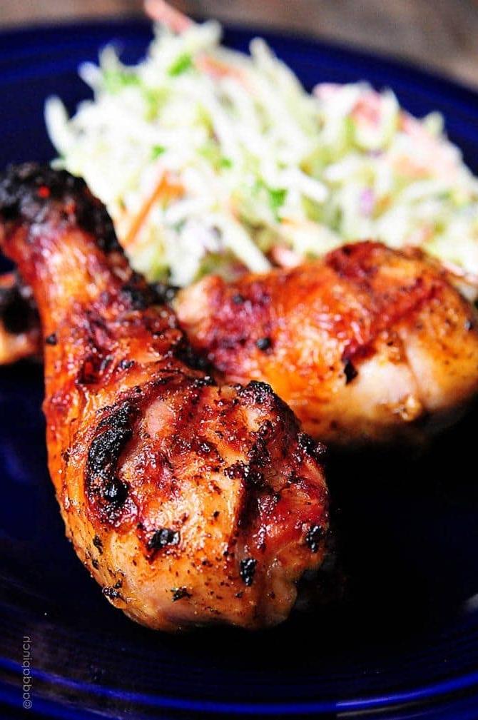 Best Grilled Chicken Marinade Recipe - Grilled Chicken recipes are always a crowd-pleaser. This easy grilled chicken marinade recipe will become a favorite! // puvez.com