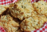 Red Lobster Style Cheddar Bay Biscuits