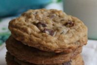 Perfectly Chewy Chocolate Chip Oatmeal Cookies