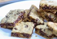 Gooey Chocolate Chip Cookie Bars