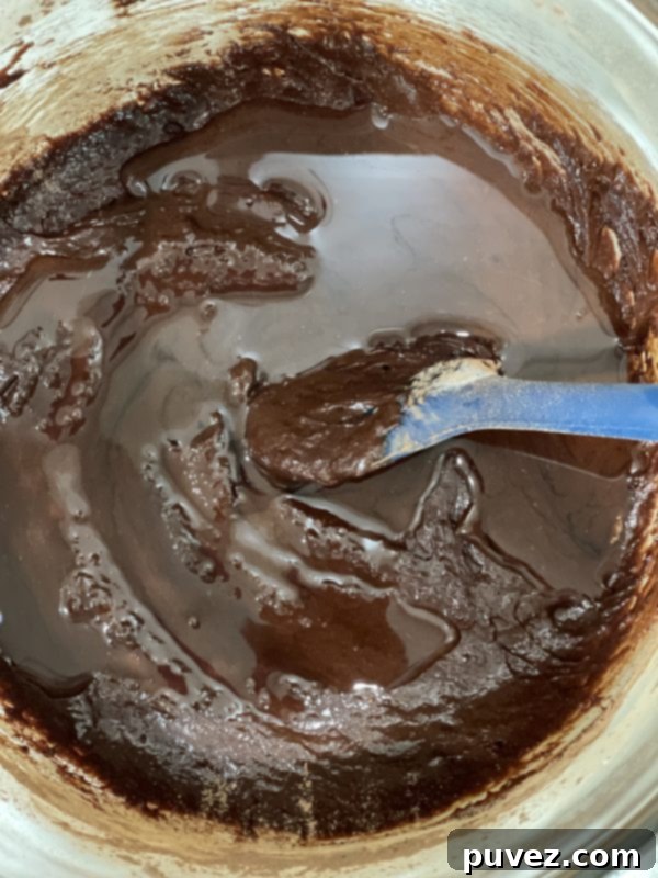 Add in vegetable oil into the mixture.
